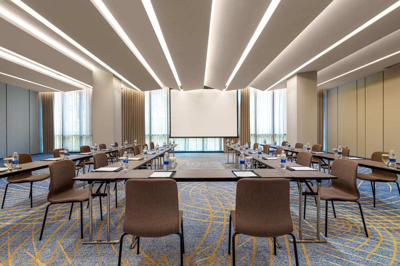 Hualuxe Changfeng Park - Park View Hotel Shanghai
