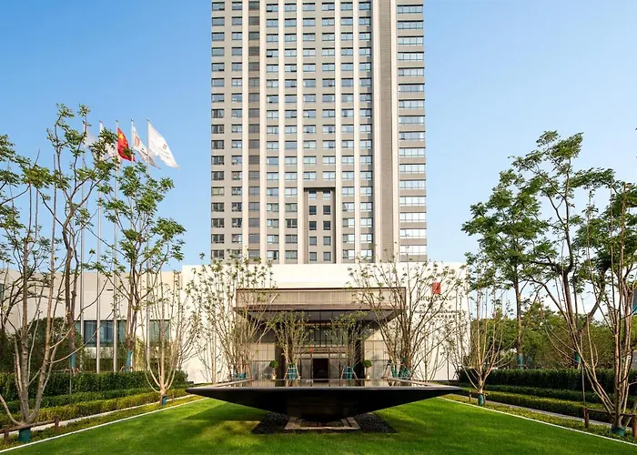 Hualuxe Shanghai Changfeng Park